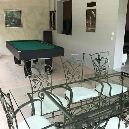 Avec Piscine